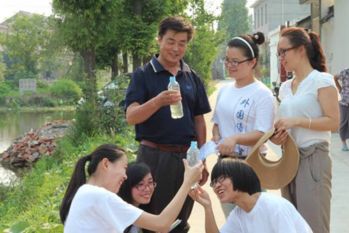 揚州：“大學生村官助理”給農民制定“職業坐標”——揚州大學：691個團隊三下鄉，為新農村建設打造 “職業農民”