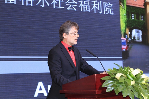 “2013國際友城經(jīng)貿(mào)懇談會(huì)暨企業(yè)濟(jì)南行”活動(dòng)舉行