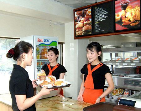 平壤首家美式快餐店生意火紅 將開(kāi)分店