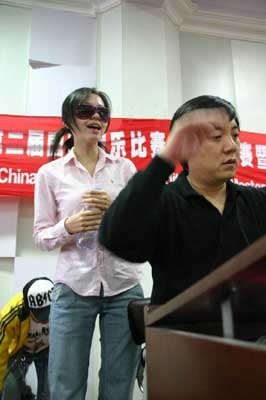 首觸交響樂團靚穎挺狼狽(圖)