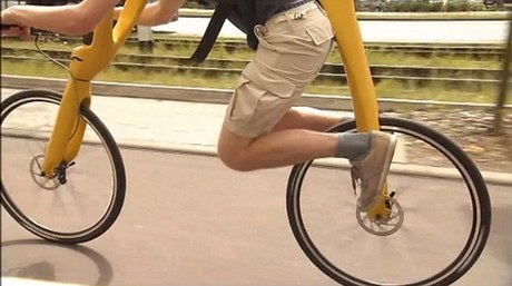 德國設計師發明新奇自行車 無踏板無車座