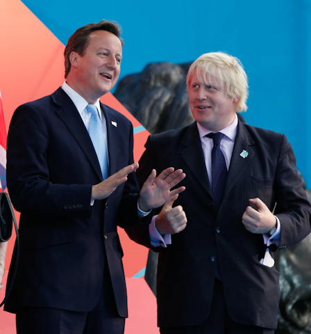 英政壇鐵哥們因機場問題鬧翻？首相與倫敦市長隔空掀“罵戰”