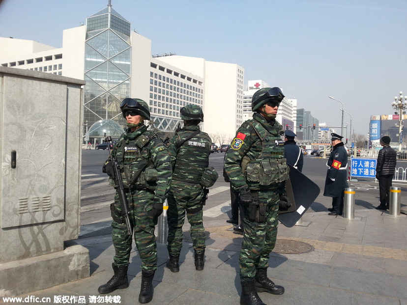 2015兩會首現武警雪豹突擊隊護航