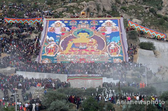 Shoton Festival kicks off in Lhasa