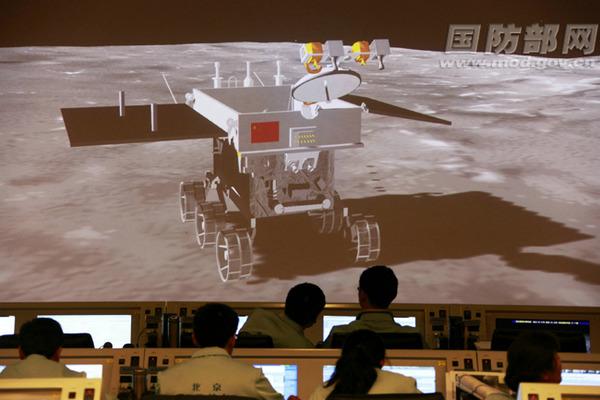 “玉兔”月球車舒展機械臂 成功實施首次科學探測